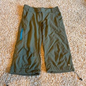 Columbia Olive Outdoor Capri Pants with Blue Accents